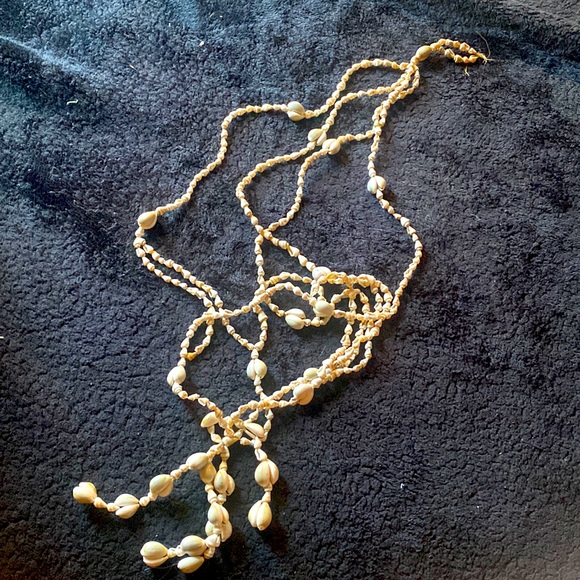 Puka shell macrame plant hanger - Picture 2 of 5